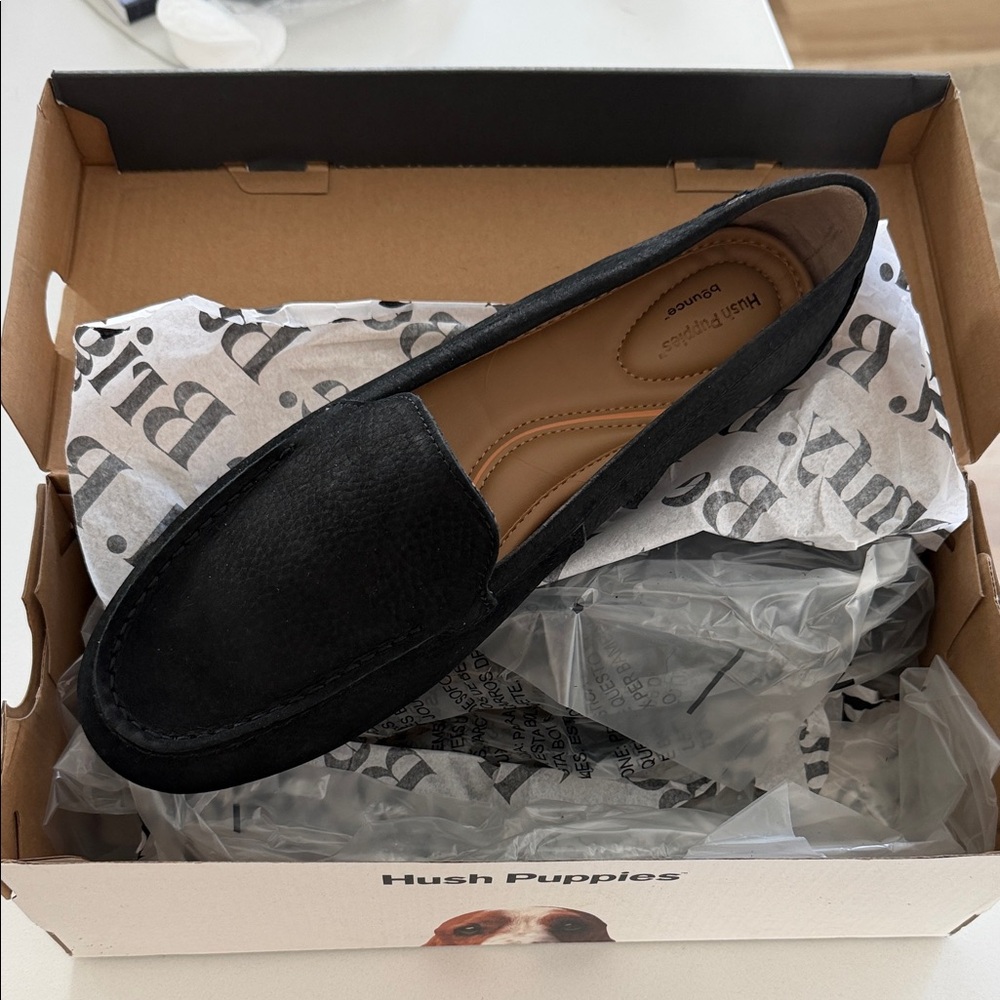NIB hushpuppies Ozzie Black tumbled nubuck loafer W 10